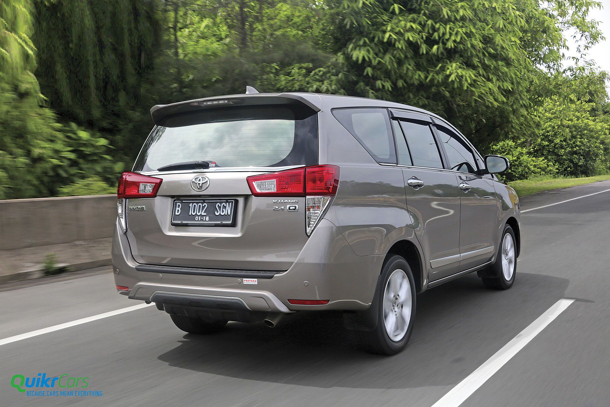 toy innova crysta