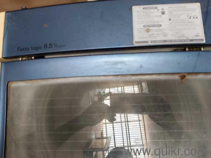 LG Fuzzy Logic 6.5 Kg Top Load Fully Automatic Washing Machine in a