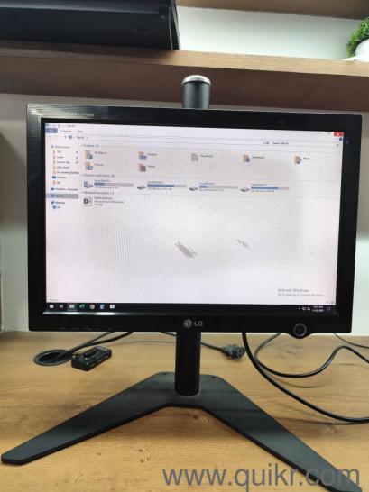 LG Flatron L177WSB 17 with Extended Stand. Dull Display in center of ...
