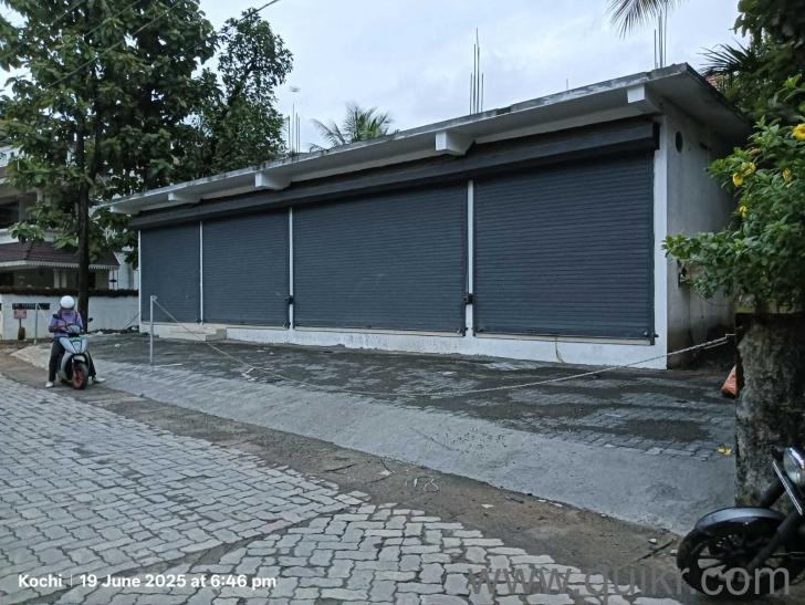 1550 Sq. ft Shop for rent in Chakkaraparambu, Kochi(2)