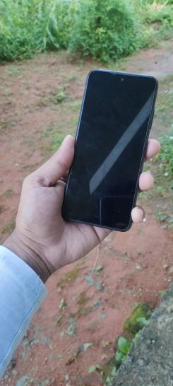 Top notch quality with box and original charger(1)