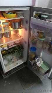 Refrigerator LG 236 ltrs used fridge for sale at 7000 and Samsung Top load 6.2 kg wooble at 7000/-(1)