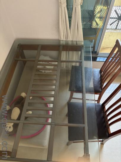 Sale of dining table and chairs(1)