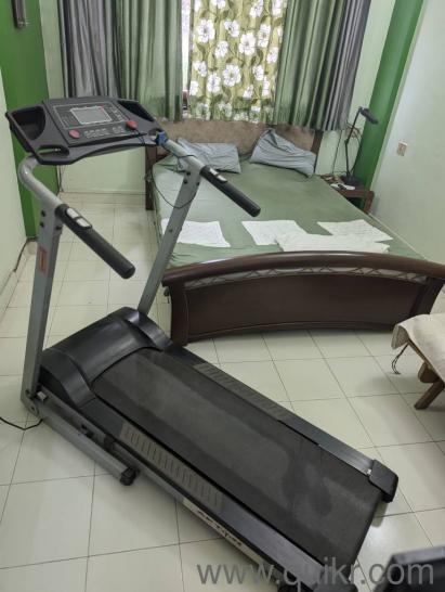 AFTON motorised treadmill with manual incline.