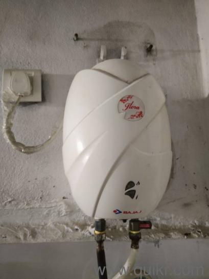 Bajaj instant geyser 3ltr capacity(1)