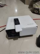 wzatco projector - gently used - 2 years old - lamp is in good condition(4)