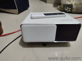 wzatco projector - gently used - 2 years old - lamp is in good condition(2)