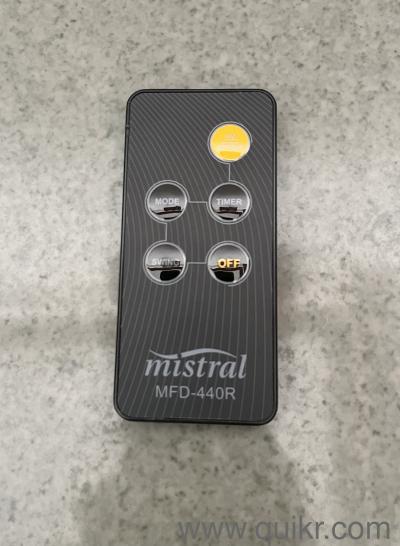 Stylish black pedestal fan with remote control(1)