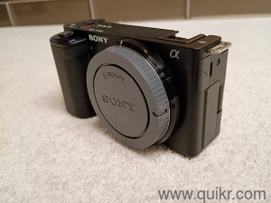 Excellently conditioned Sony ZV-E10 Mirrorless Camera with E PZ 16-50mm F3.5-5.6 OSS II Interchangeable Lens, Complete Accessories and Warranty.