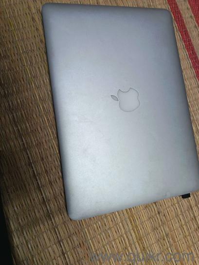 MacBook air 13.3 i5 processor light used in pristine condition(2)