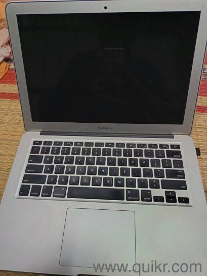 MacBook air 13.3 i5 processor light used in pristine condition(1)