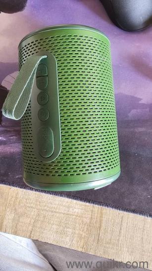 16w Bluetooth Speaker with FM Radio. Gently Used(1)