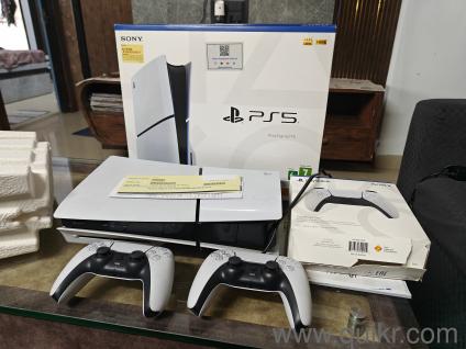 PS5 With one extra controller(1)