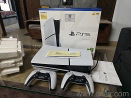 PS5 With one extra controller(3)