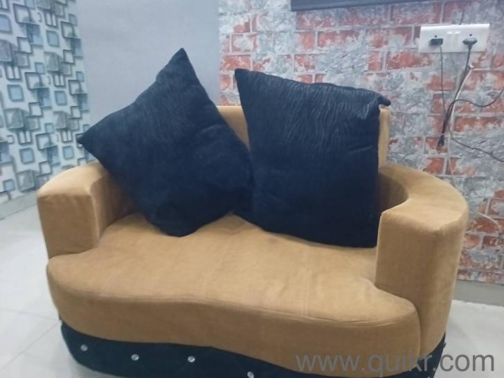 7 seater designer sofa in 3+2+2 format in a well maintained conditions(3)