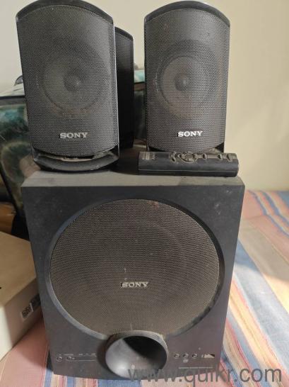 Music system- 4 speakers 1 subwoofer (non bluetooth) - plugged in version