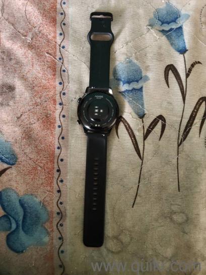 NOISE HALO WATCH NEW CONDITION NO SINGLE SCRATCH Bill box charger everything is available(1)
