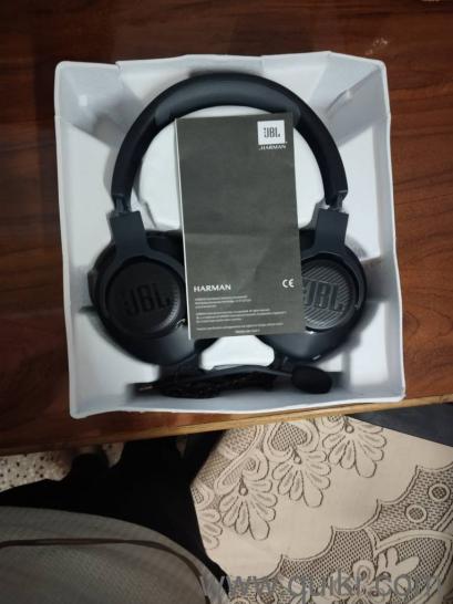 JBL quantum 100 wired headphones with mic