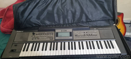 Roland E09 arranger keyboard