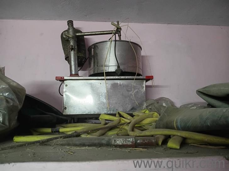 Selling Grinder, Stove, idly stand and 2 pathre for just Rs. 15,000(Negotiable)