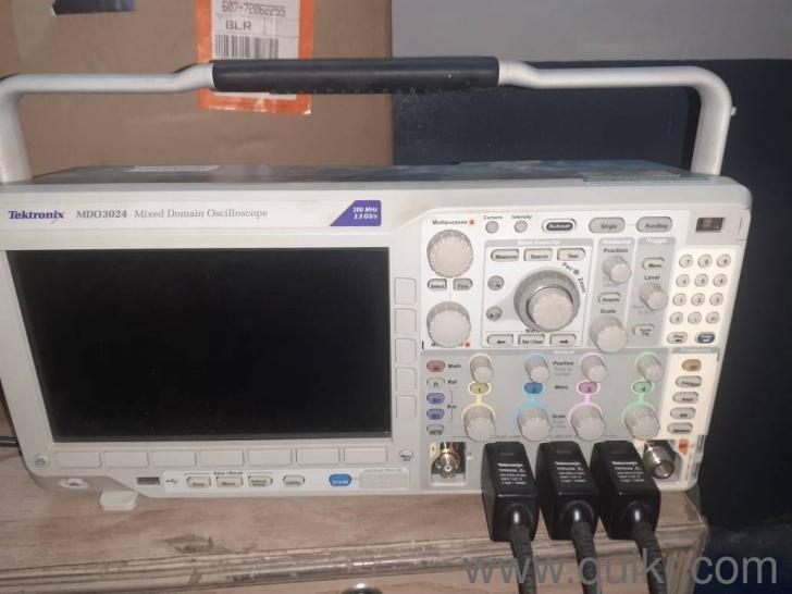 Tektronix MDO3024 digital oscilloscope(1)
