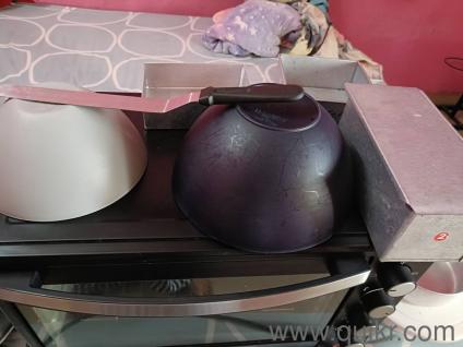 OTG, 9 littles , available with low price, with all set of baking items , with good condition