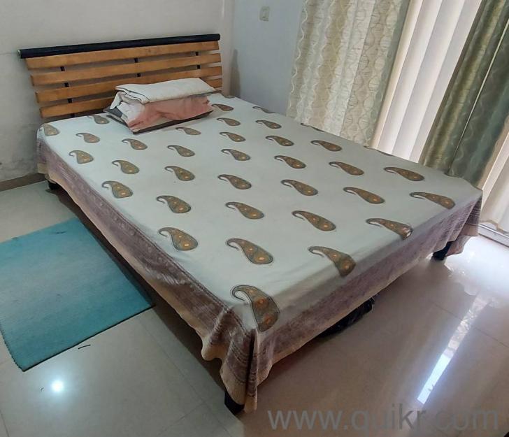 7-8 year old Wrought Iron Bed with no box storage and with Kurl on mattress and mattress cover(2)