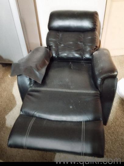 Bought for 26000, furniteck brand,outer layer slightly gone on hand rests, remaining all in veryd co(1)