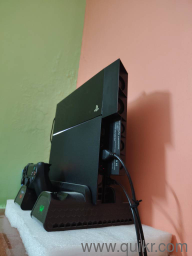 PLAYSTATION-4 CONSOLE AND GAMING DISC