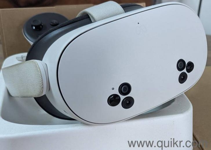 Meta Quest 3s with Controllers(1)
