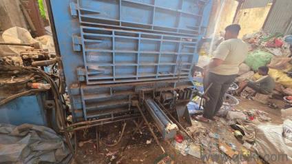 PET PRESSING MACHINE