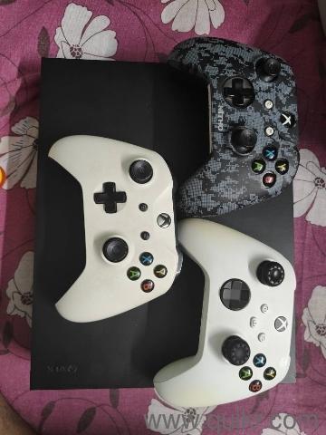 xbox one x with 3x controller