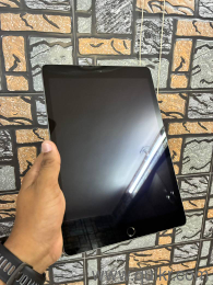 Apple iPad (7th Generation)  Mint Condition(1)