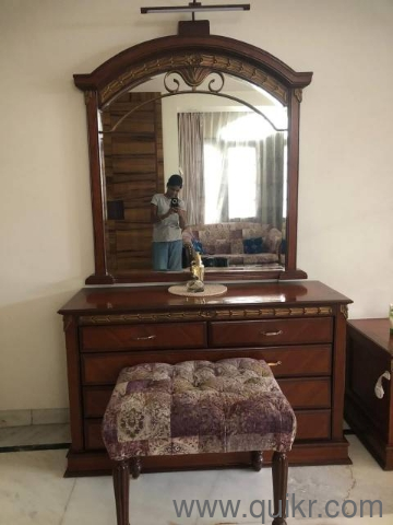 dressing table