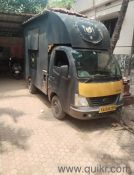 fully equipped food truck 