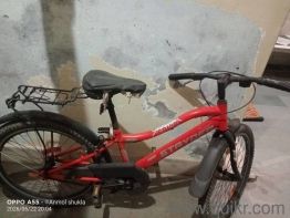 yah cycle halki Si purani Hai Lekin chalne mein acchi hai