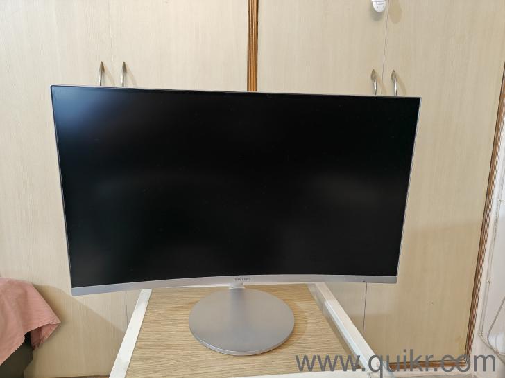 Samsung Full HD 27 in. Curved Monitor. No dead pixel. First hand use