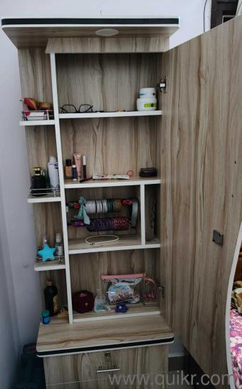 Dressing table in good condition(3)