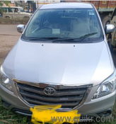 Used Toyota Innova 2011 Model Images