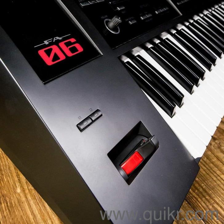 Roland FA-06 61 Workstation Keyboard(1)
