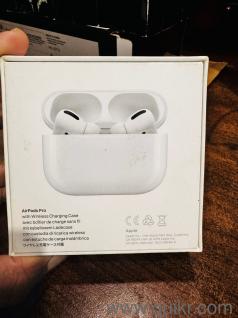 Apple AirPods Pro (1st generation) with Wireless Charging Case(1)