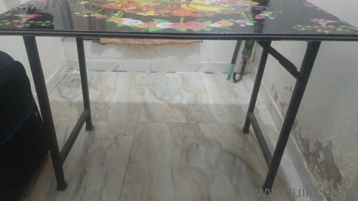 A 2 month old Table with no damage(1)