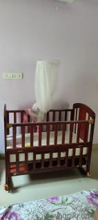 Babyhug Florence 3 in 1 cot with matress and mosquito net(1)