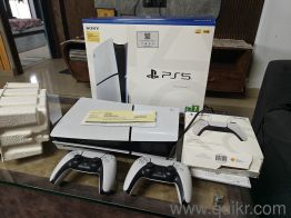 PS5 With one extra controller(2)