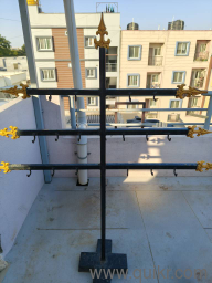 URGENT SALE! Massive Deal (Combo offer): Custom Iron Hanger + Planter Stand. Both for just 2500.(1)