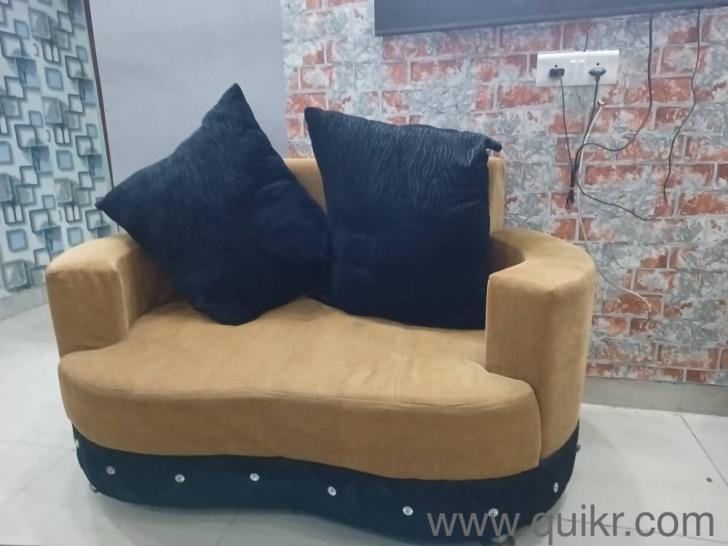 7 seater designer sofa in 3+2+2 format in a well maintained conditions(1)