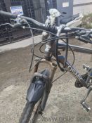 Cosmic Shimano 24 speed geared cycle.(2)