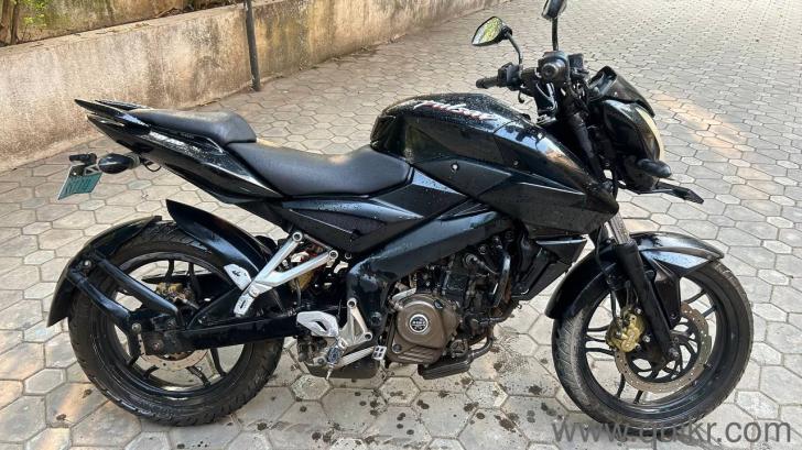 Bajaj Pulsar 200 NS - 2015(1)