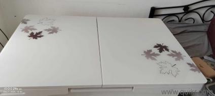 Dining table set with 4 chair in good condition no damage(1)