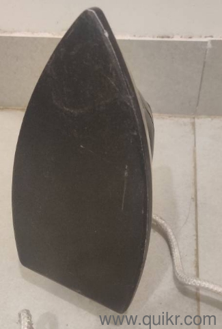 Philips iron box in good working condition.Used gently and heats properly.No damage, no issues.Ideal for daily home use.(1)